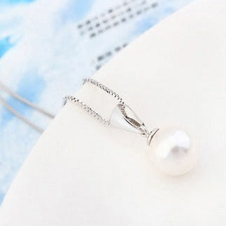 Huda Pearl Necklace