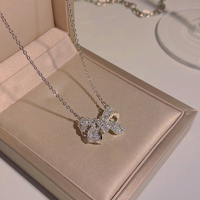 Crystal bow necklace