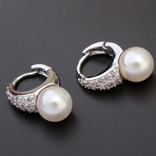 Dolce Vita Pearl Earrings