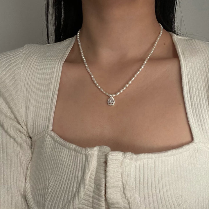 Freshwater pearls necklace with crystal pendant