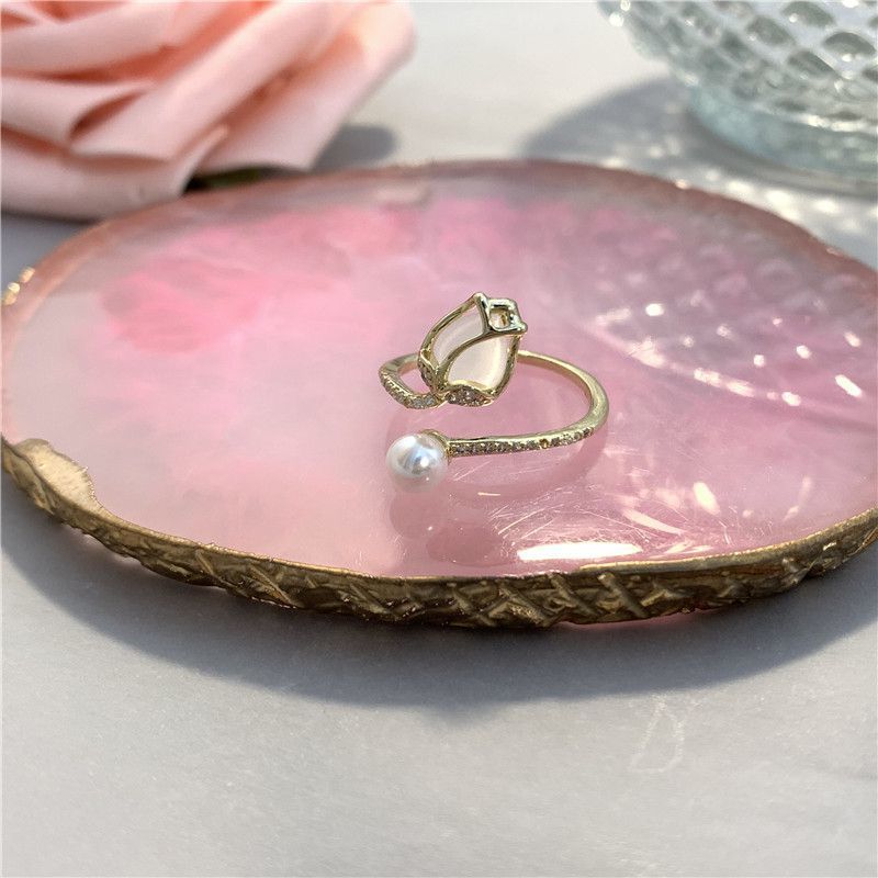 "Late bloom" exquisite ring with pearl and opal stone
