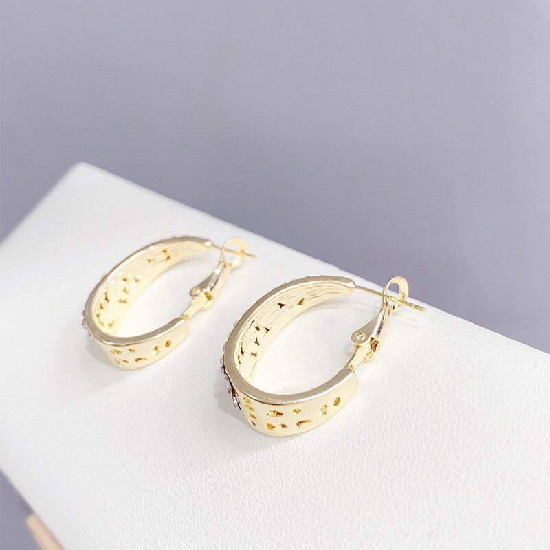 Oval crystal golden earrings