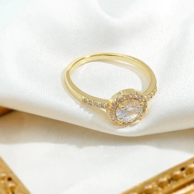 Crystal classic but stunning ring