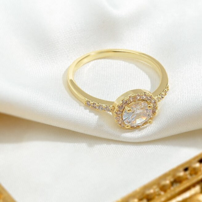 Crystal classic but stunning ring