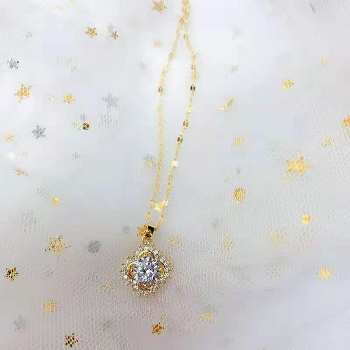 "So pure" necklace with crystals