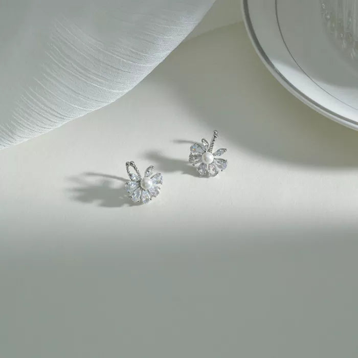 Zirconia Petals & Pearl Earr Cuffs